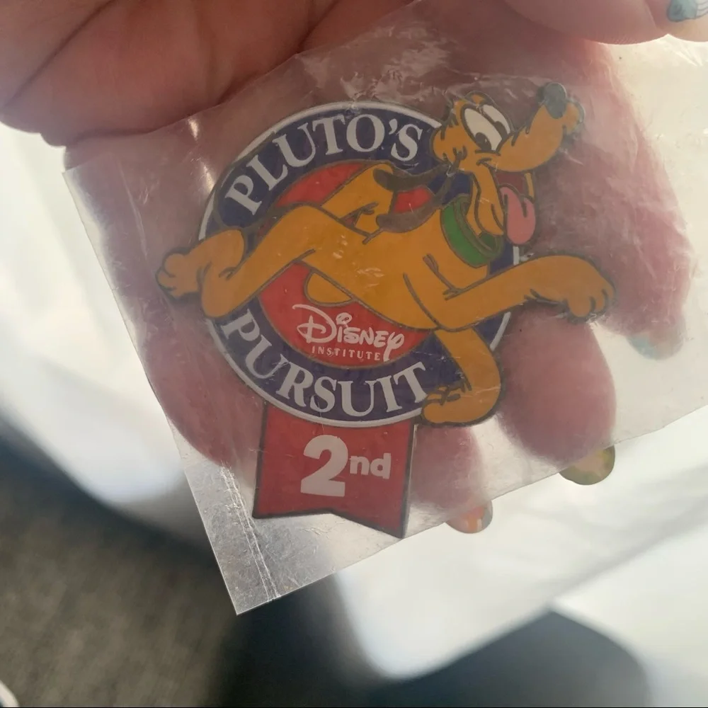 Disney Pluto's Pursuit 2nd Place Award Pin - Picture 7 of 7